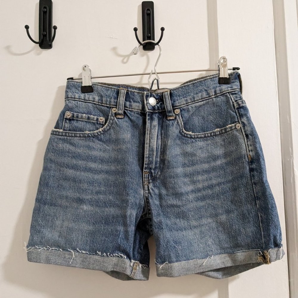 Everlane - The Denim Short - Worn in blue Size 24
